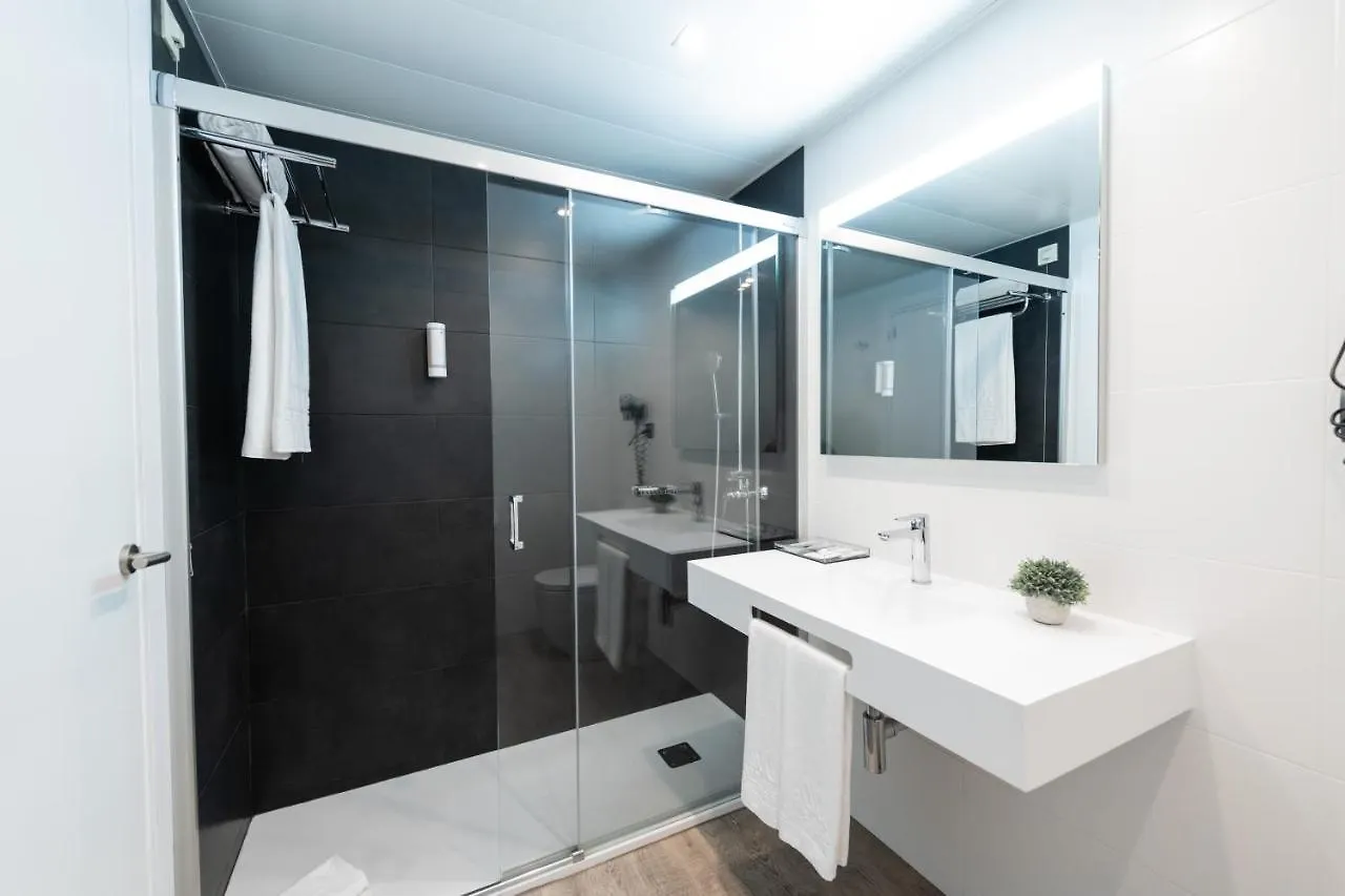 Aparthotel Atenea Barcelona 4*,