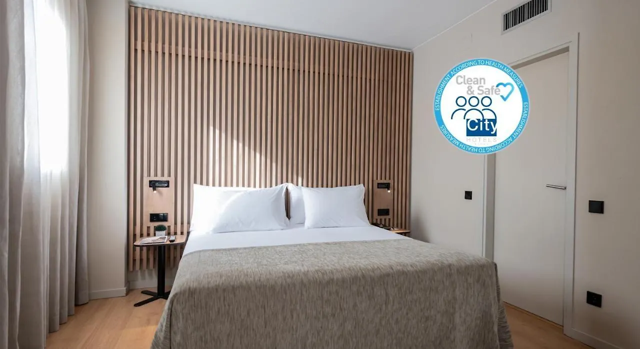 Aparthotel Atenea ברצלונה